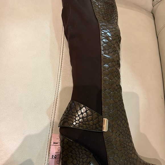 Boots over knee - Picture 4 of 7